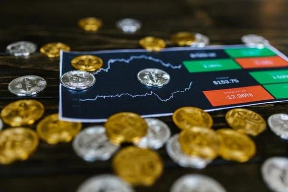 Hiện tại Bitcoin được so sánh như vàng vì cả hai đều là loại tài sản bị hạn chế về mặt trữ lượng cũng như phải mất một số công đoạn phức tạp để có thể khai thác được