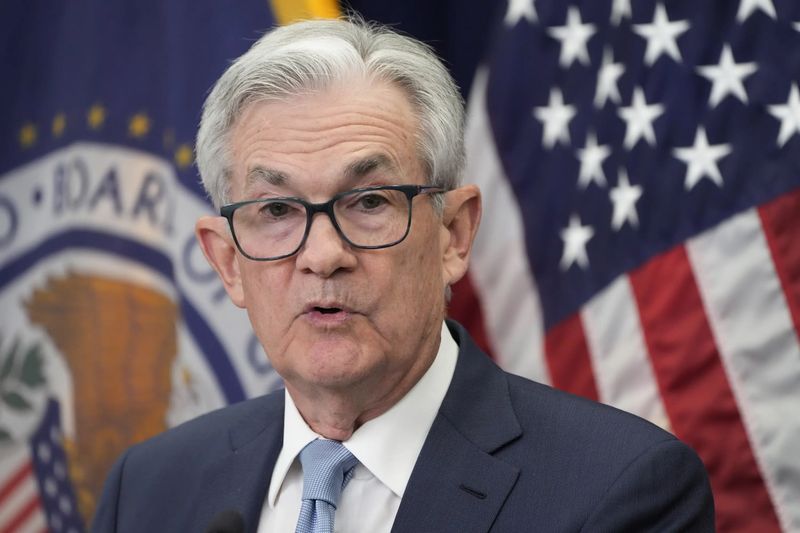Mâu thuẫn trong việc tăng lãi suất của Fed