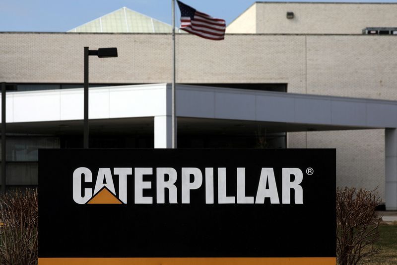 UAW cho biết các thành viên tại bốn chi hội địa phương làm việc tại Caterpillar (NYSE: CAT) đã bỏ phiếu ủng hộ hợp đồng lao động sáu năm