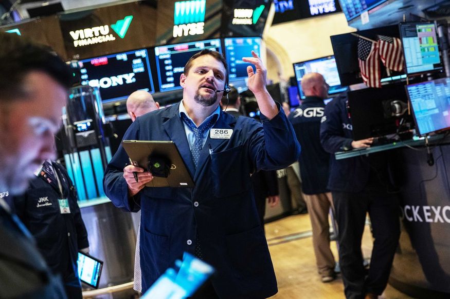 Dow Jones mất gần 400 điểm khi cổ phiếu ngân hàng lại trượt dốc