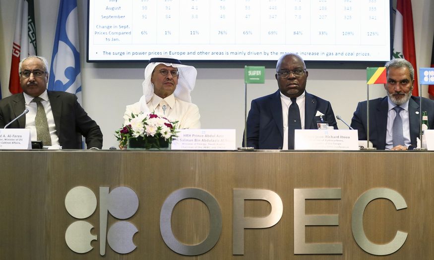 Dầu tăng 1% khi UAE bác tin rút khỏi OPEC
