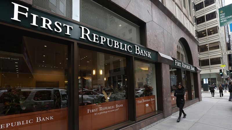 Giá cổ phiếu của First Republic đã giảm mạnh gần 90% trong tháng 3