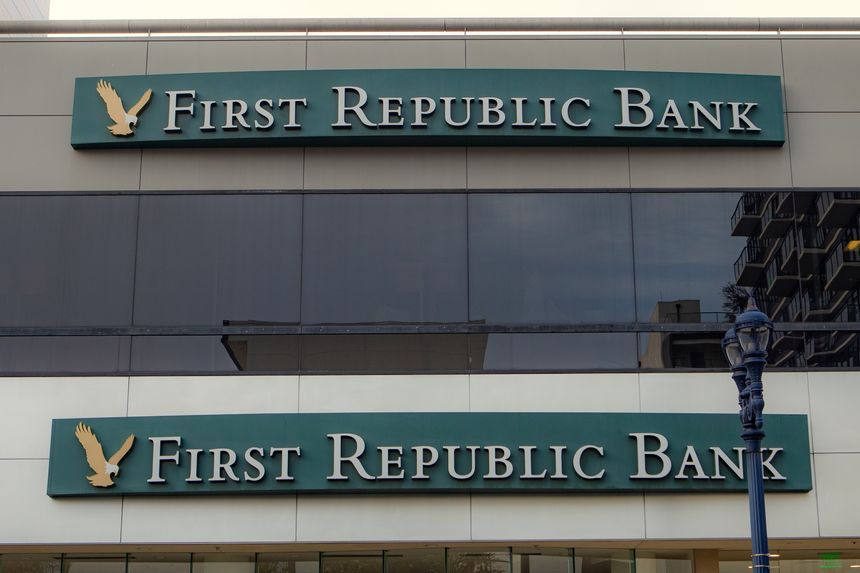  Ngân hàng First Republic Bank được đặt vào danh sách tiêu cực của CreditWatch