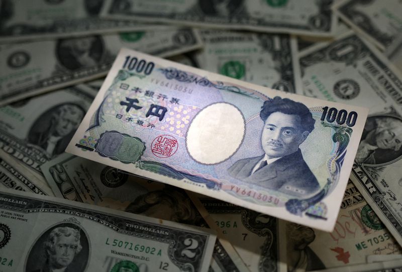 Đồng yên giảm xuống mức thấp nhất trong hai thập kỷ so với đồng đô la