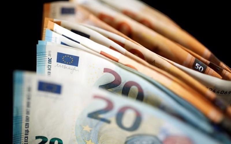 Đồng euro giảm 0,12% xuống 1,0716 đô la