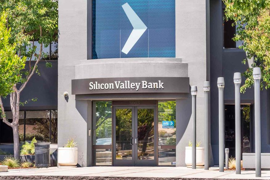 Việc xóa chỉ mục của công ty mẹ của Ngân hàng Valley Silicon thất bại sẽ có hiệu lực vào ngày 14/3
