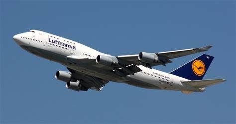 Lufthansa (ETR:LHAG) đã báo cáo lợi nhuận hoạt động cả năm, vượt qua khoản lỗ của năm trước