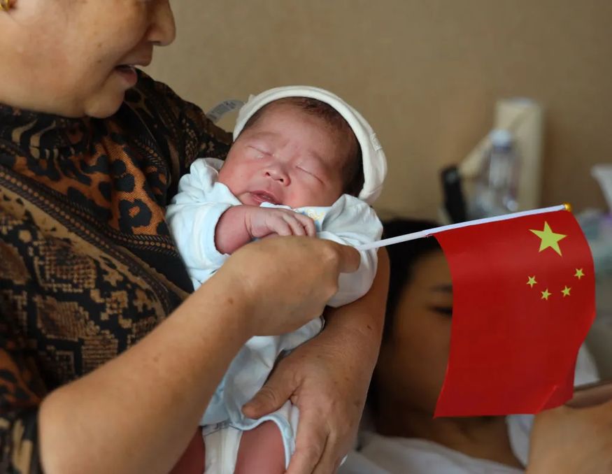 Trung Quốc có kế hoạch giảm chi phí sinh nở, chăm sóc trẻ em và giáo dục
