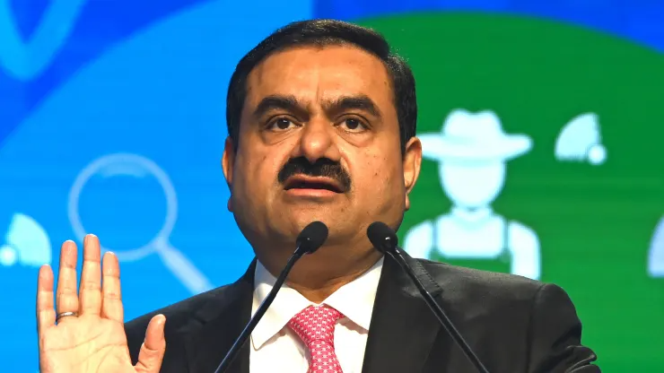 Chủ tịch tập đoàn Adani Group của Ấn Độ, Gautam Adani, phát biểu tại Đại hội Kế toán Thế giới ở Mumbai