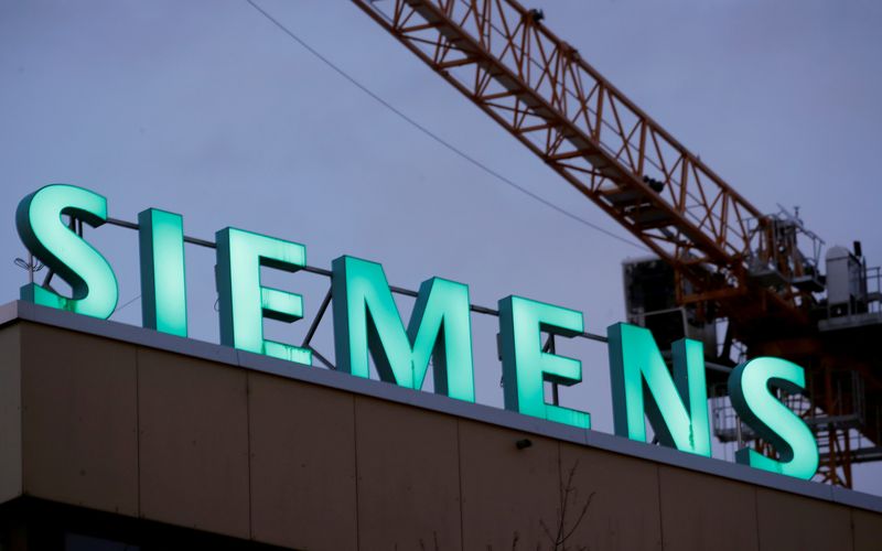 Các cổ đông của Siemens kêu gọi công ty bán cổ phần trong Siemens Energy