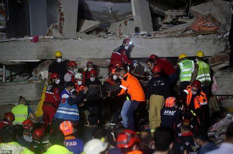 Nhiều trận động đất xảy ra liên tiếp khiến nhiều người đã thiệt mạng và hàng nghìn người bị thương tại Thổ Nhĩ Kỳ