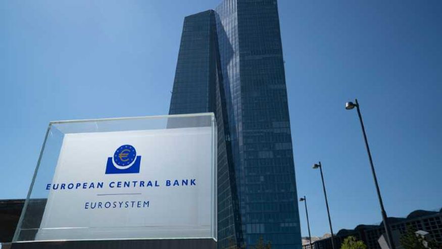 ECB đã tăng lãi suất thêm 3 điểm phần trăm kể từ tháng 7 và hứa sẽ tăng 50 điểm cơ bản cho tháng 3
