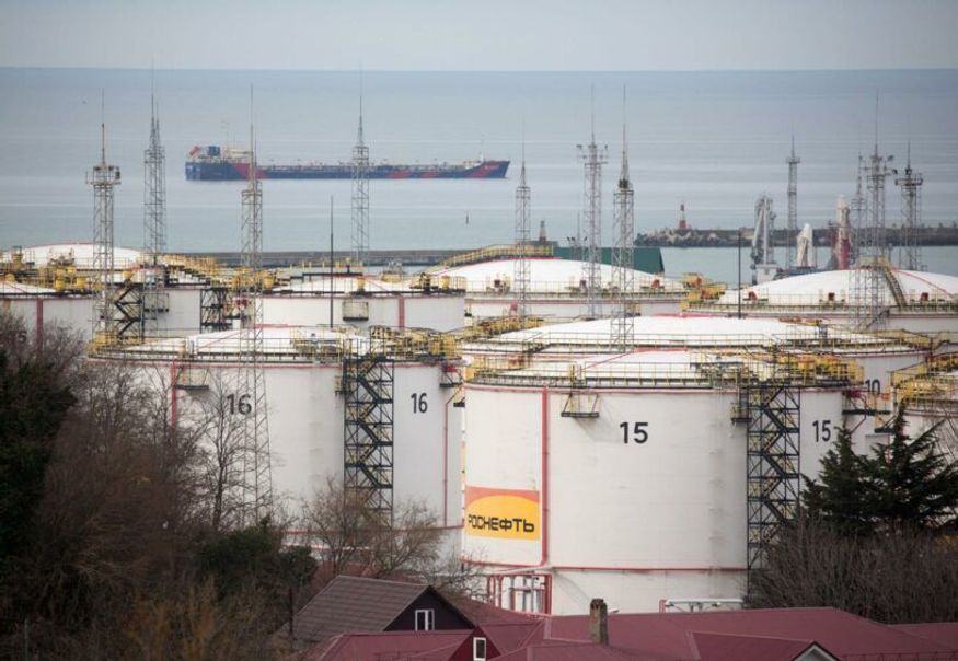 Giá dầu thô Brent tăng trước thông tin cắt giảm sản lượng từ Nga