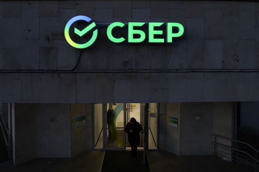 Lợi nhuận của ngân hàng cho vay thống trị của Nga Sberbank tăng 9,8%
