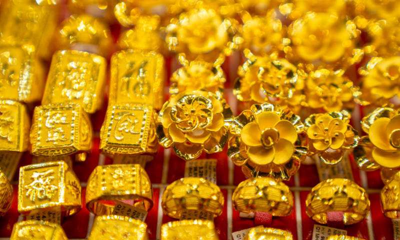 Nóng: Giá vàng tăng đạt kỷ lục chưa từng có sát mức 75 triệu đồng/lượng