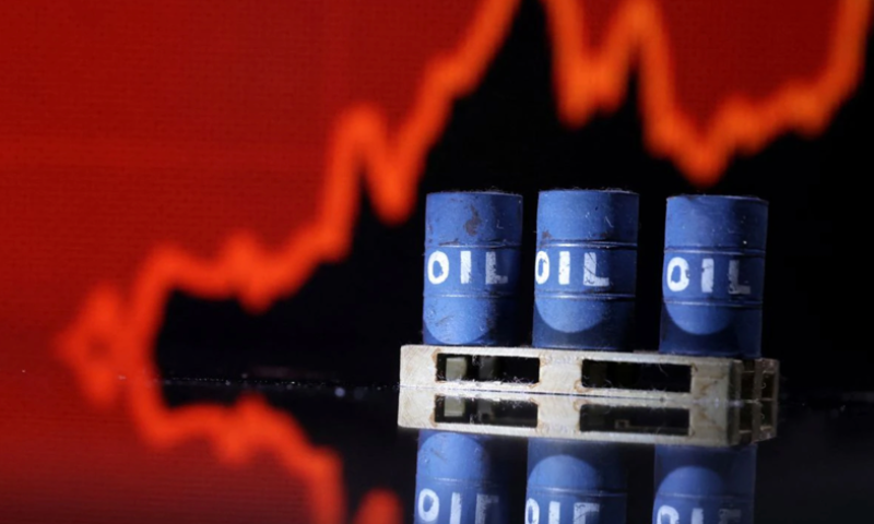 Giá dầu thô tăng hơn 3% trước những tín hiệu lạc quan khi tồn kho của Mỹ giảm
