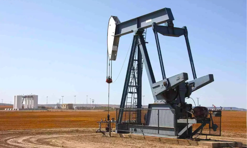 Giá dầu đi ngang trong bối cảnh lo ngại về nhu cầu