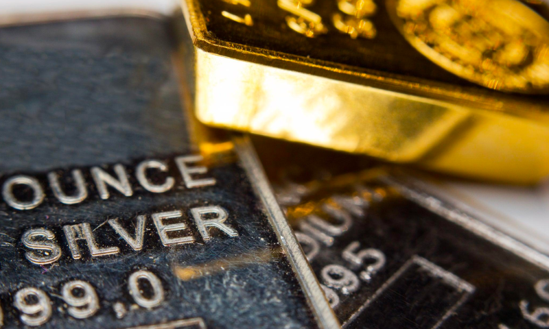 Vàng, bạc giảm 1% trước những động thái mới nhất của Fed
