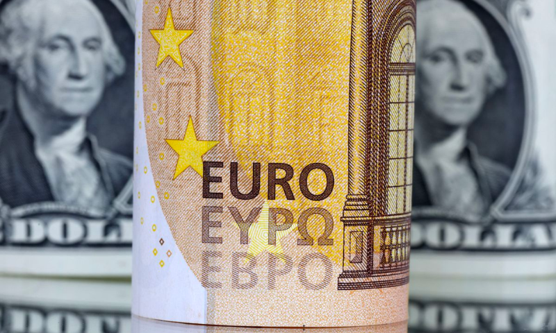 Đồng euro giảm xuống mức thấp nhất trong phiên là 1,0946 USD
