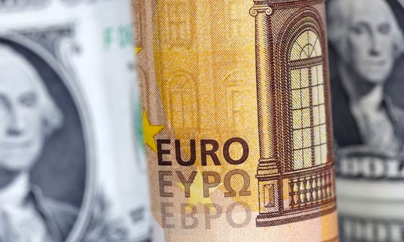 thị trường cũng đang chú ý đến diễn biến của đồng euro so với đồng đô la