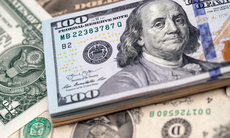 Đồng đô la bị khóa trong phạm chặt chẽ trước quyết định của Fed