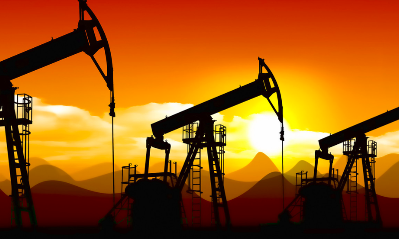 Các dự báo cho năm 2024 cho biết giá dầu có thể dao động xung quanh mức 65 USD/thùng