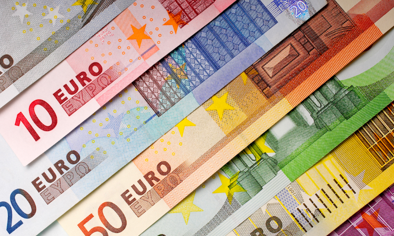 Đồng euro vào thời điểm 5:28 chiều CET duy trì ổn định so với đồng đô la