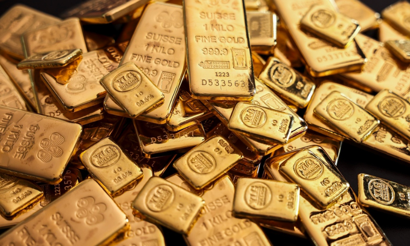 Giá vàng thế giới vụt tăng đạt gần mức 2,060 USD/oz