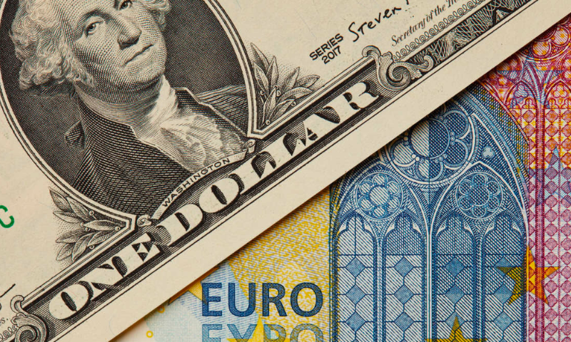 Euro so với đô la giảm xuống mức thấp nhất kể từ ngày 13/11