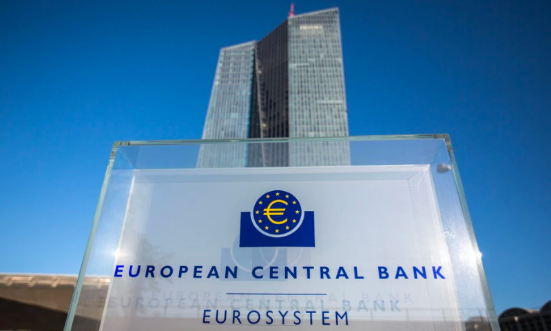 Ngân hàng Trung ương châu Âu (ECB) đang ở trong tư thế chờ đợi