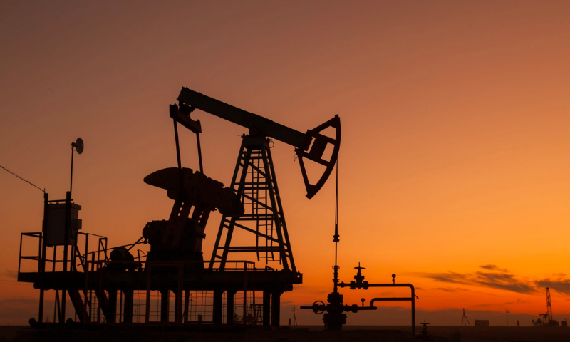 Giá dầu giảm nhẹ trong tuần qua khi bị tác động bởi nhiều yếu tố